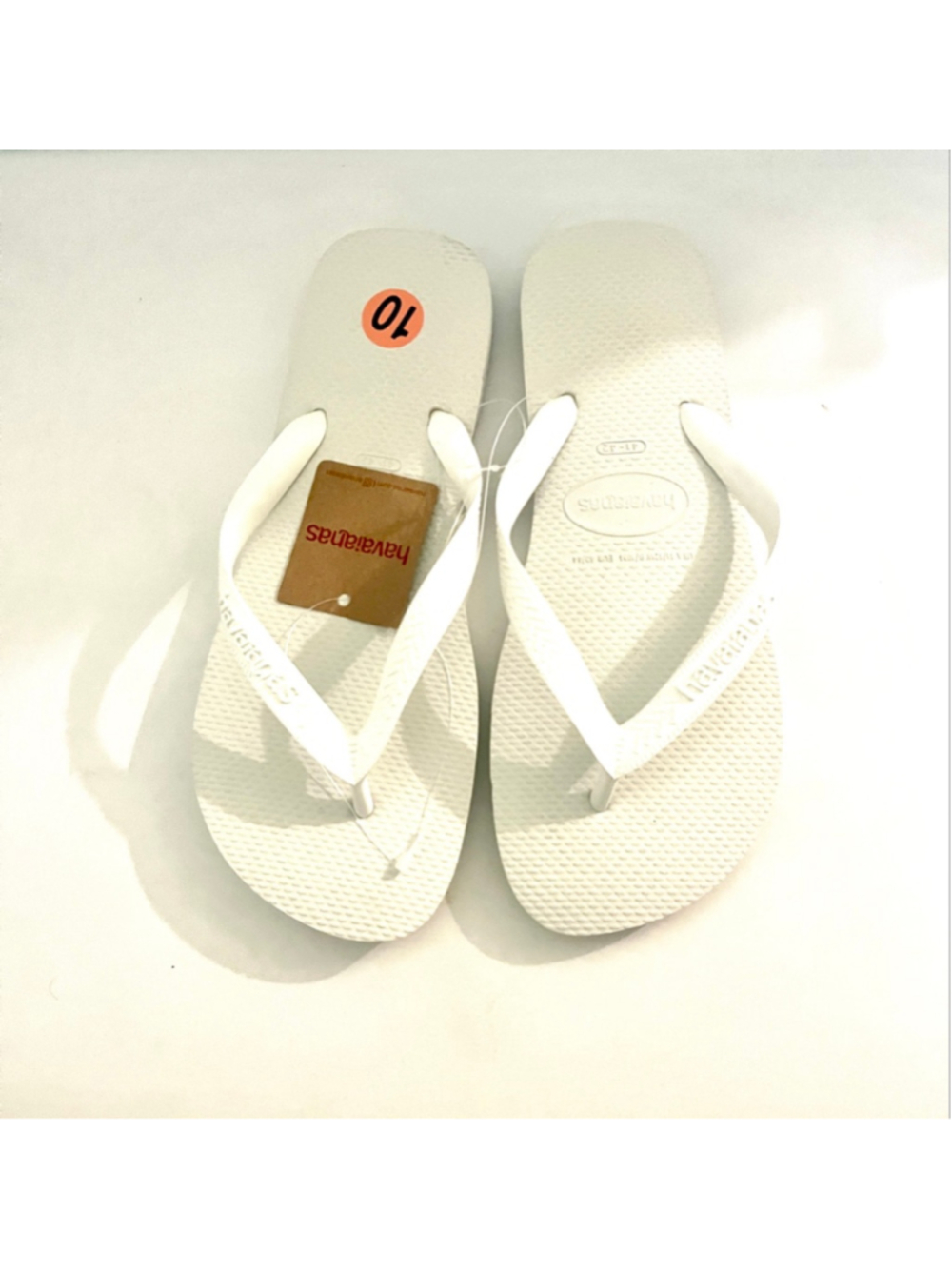 NWT Havaianas Men Slim white flip flops with a cushioned rubber footbed size 10
